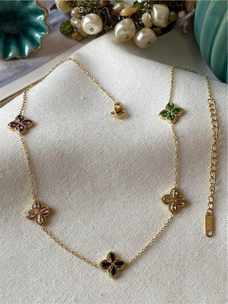 Çelik Gold Detaylı Renkli Taşlı Yonca Kolye