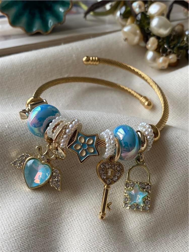 Çelik Gold Kordonlu Mavi Taşlı Kanatlı Kalp Charmlı Bileklik