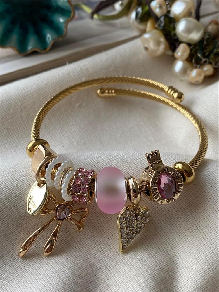 Çelik Gold Kordonlu Pembe Taşlı Fiyonk Charmlı Bileklik