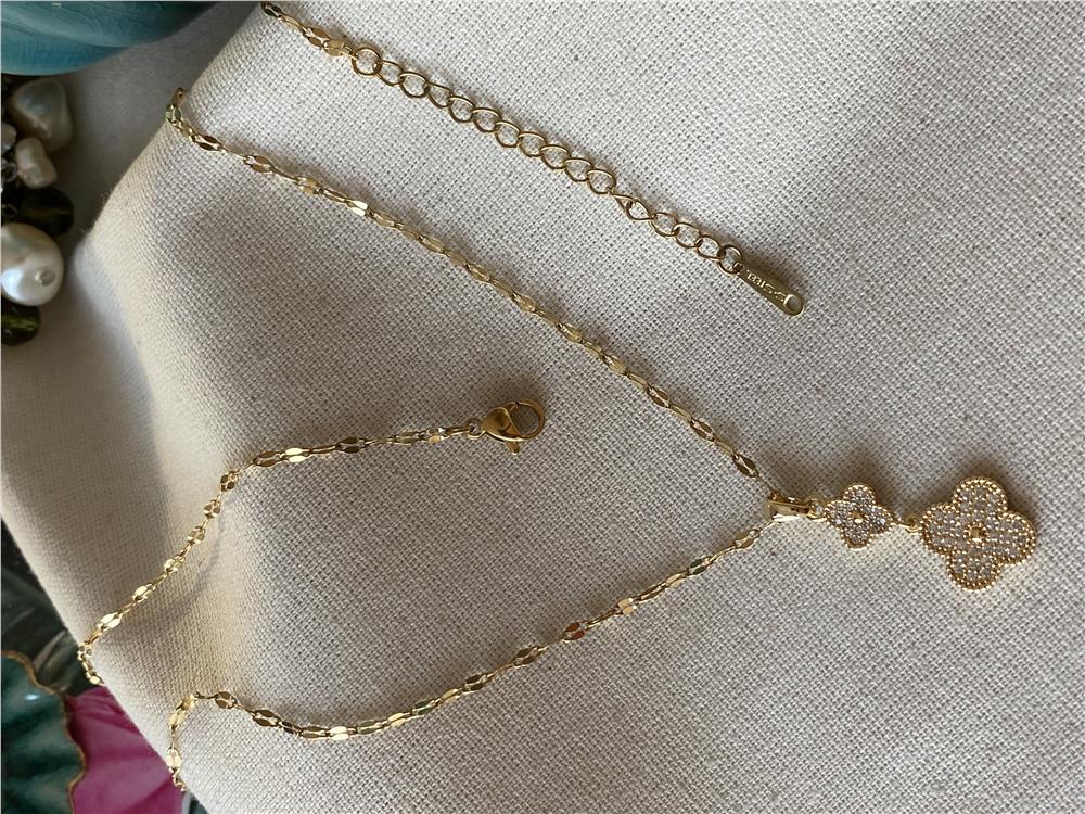 Çelik Gold Taşlı Luv Kolye