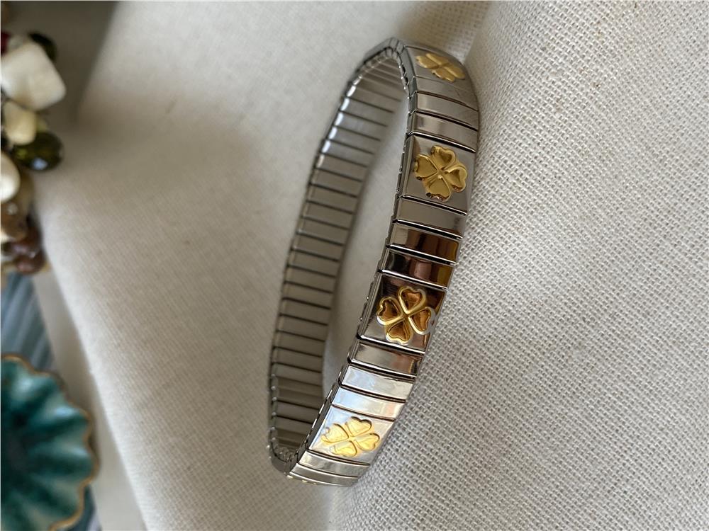 Çelik Gold Yonca Detaylı Esnek Bileklik