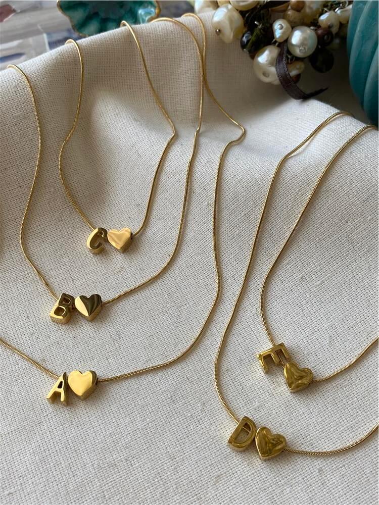 Çelik Kalp Charmlı Harf Kolye