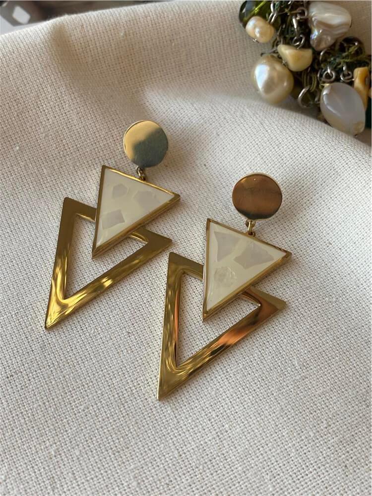 Çelik Mineli Üçgen Tasarım Küpe