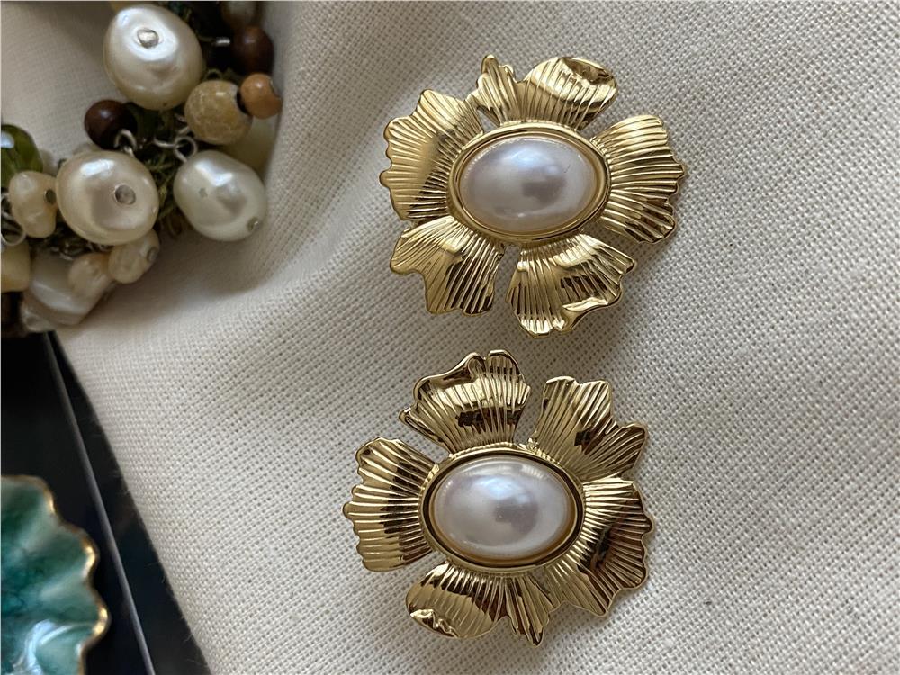 Çelik Oval İncili Çiçek Küpe