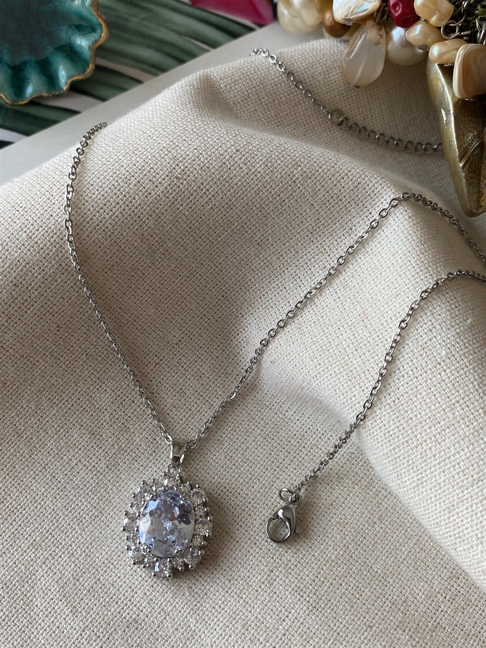 Çelik Oval Zirkon Kolye