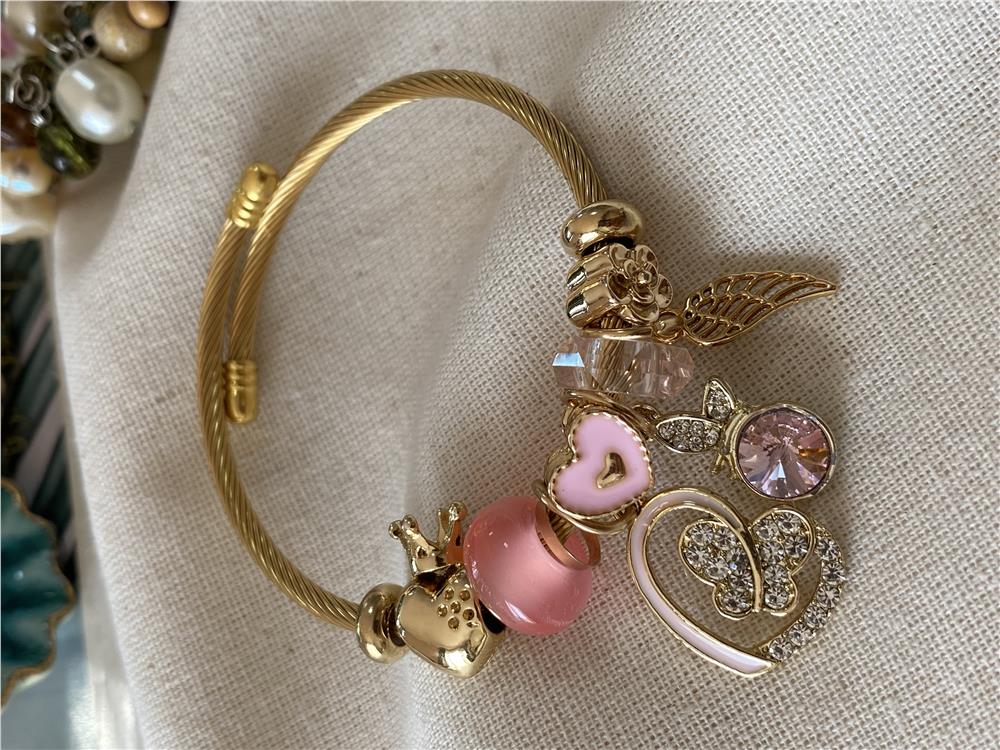 Çelik Pembe Kalp Kanat Charm Bileklik