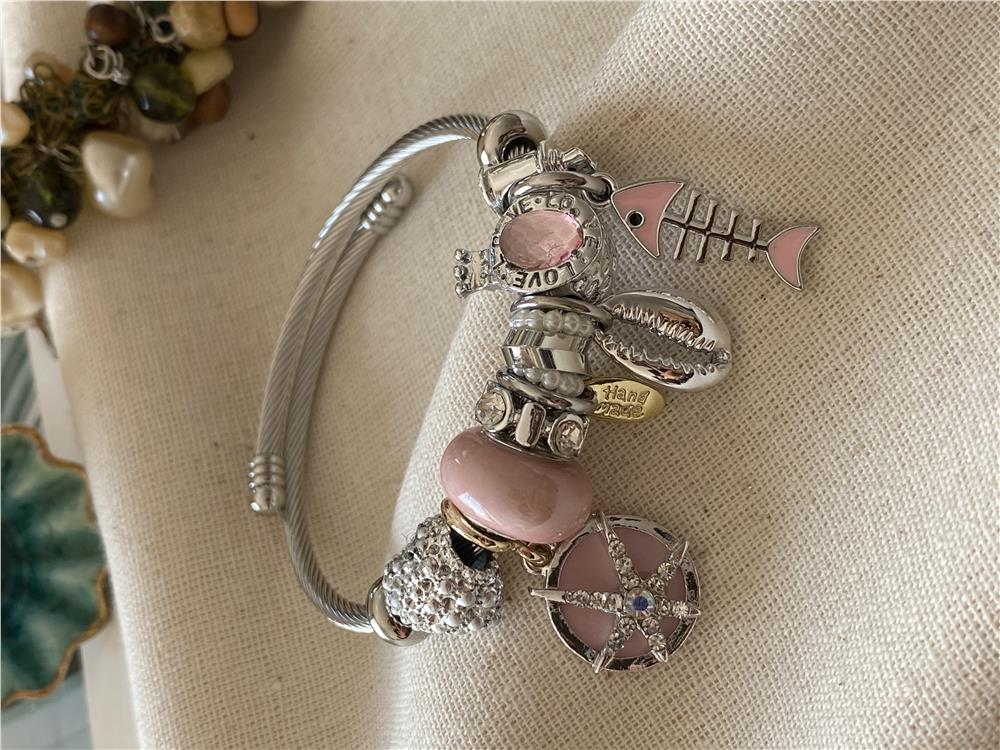 Çelik Pembe Kılçık Charm Bileklik