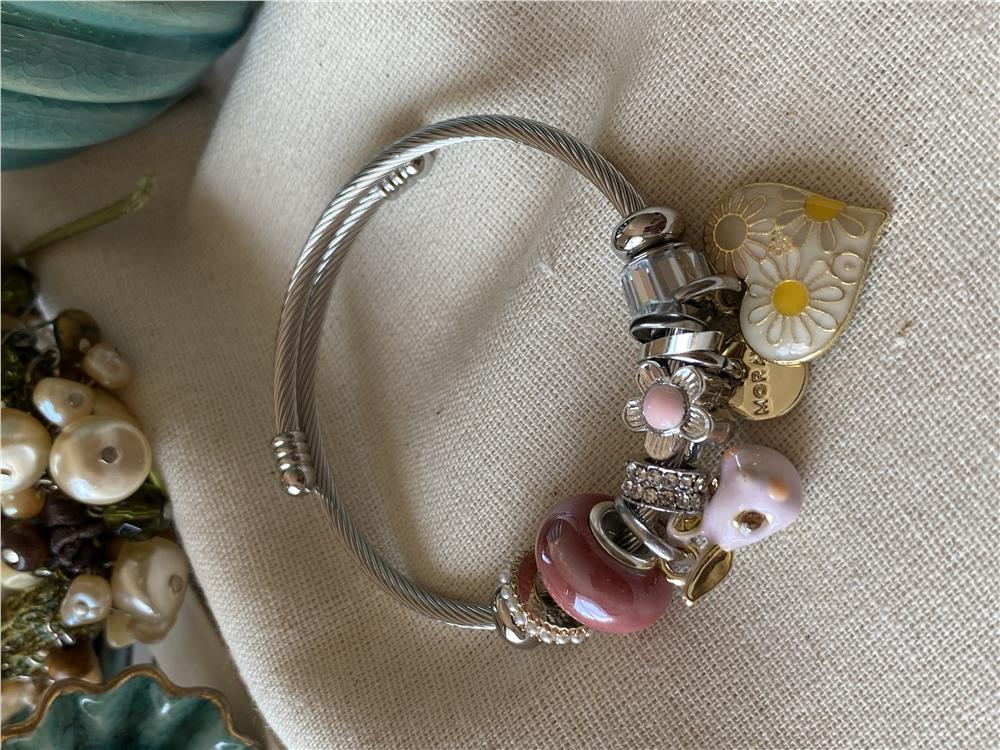 Çelik Pembe Tavşan Charm Bileklik