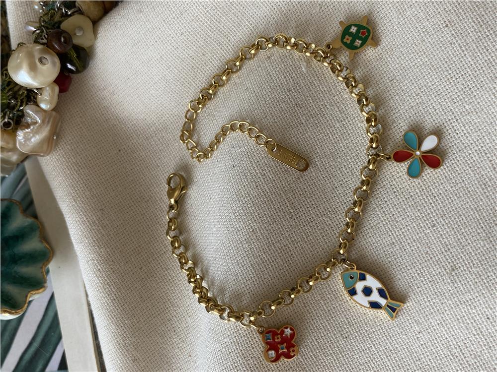 Çelik Renkli Balık Charmlar Bileklik