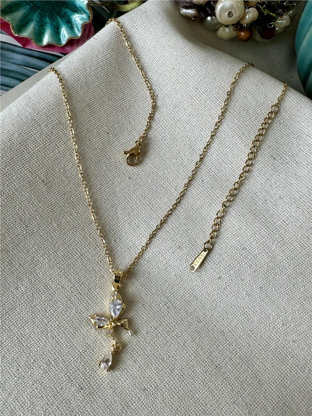 Çelik Sallantılı Kelebek Kolye