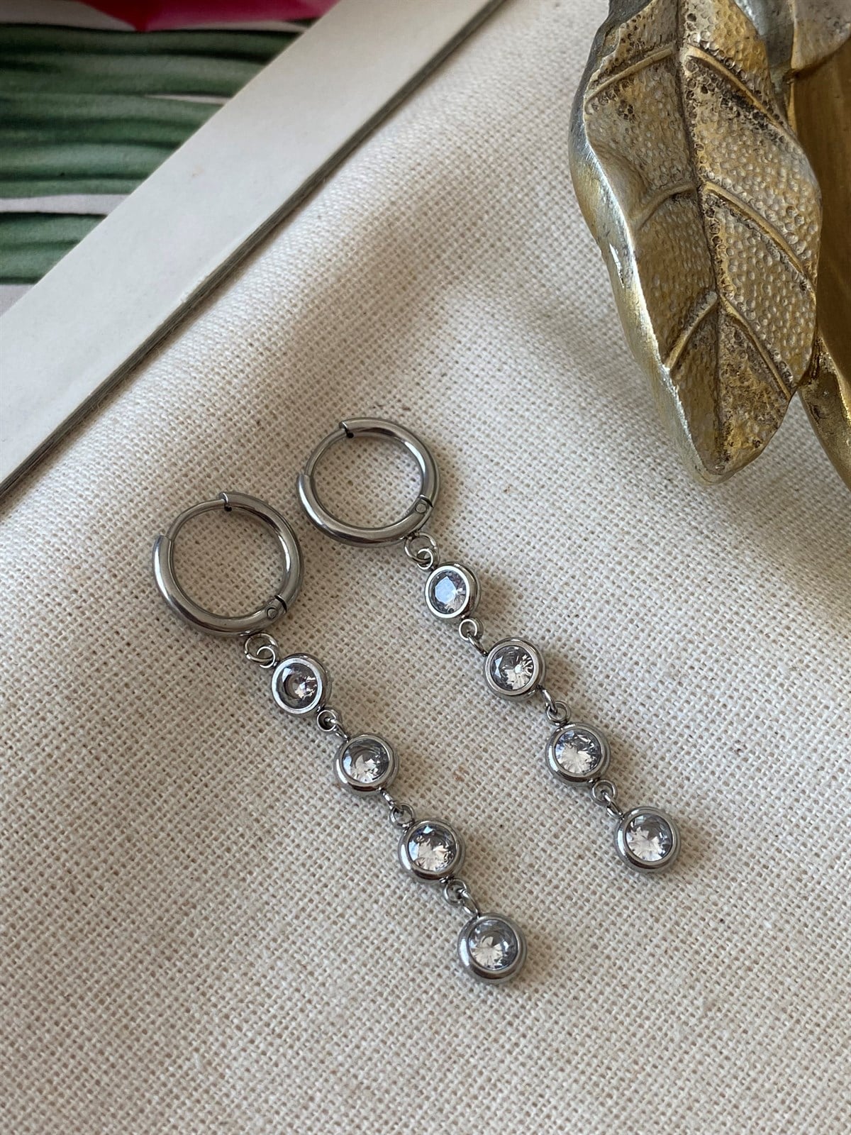 Çelik Sallantılı Taşlı Küpe