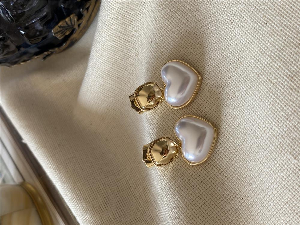 Çelik Sedef Bombe Kalp Küpe