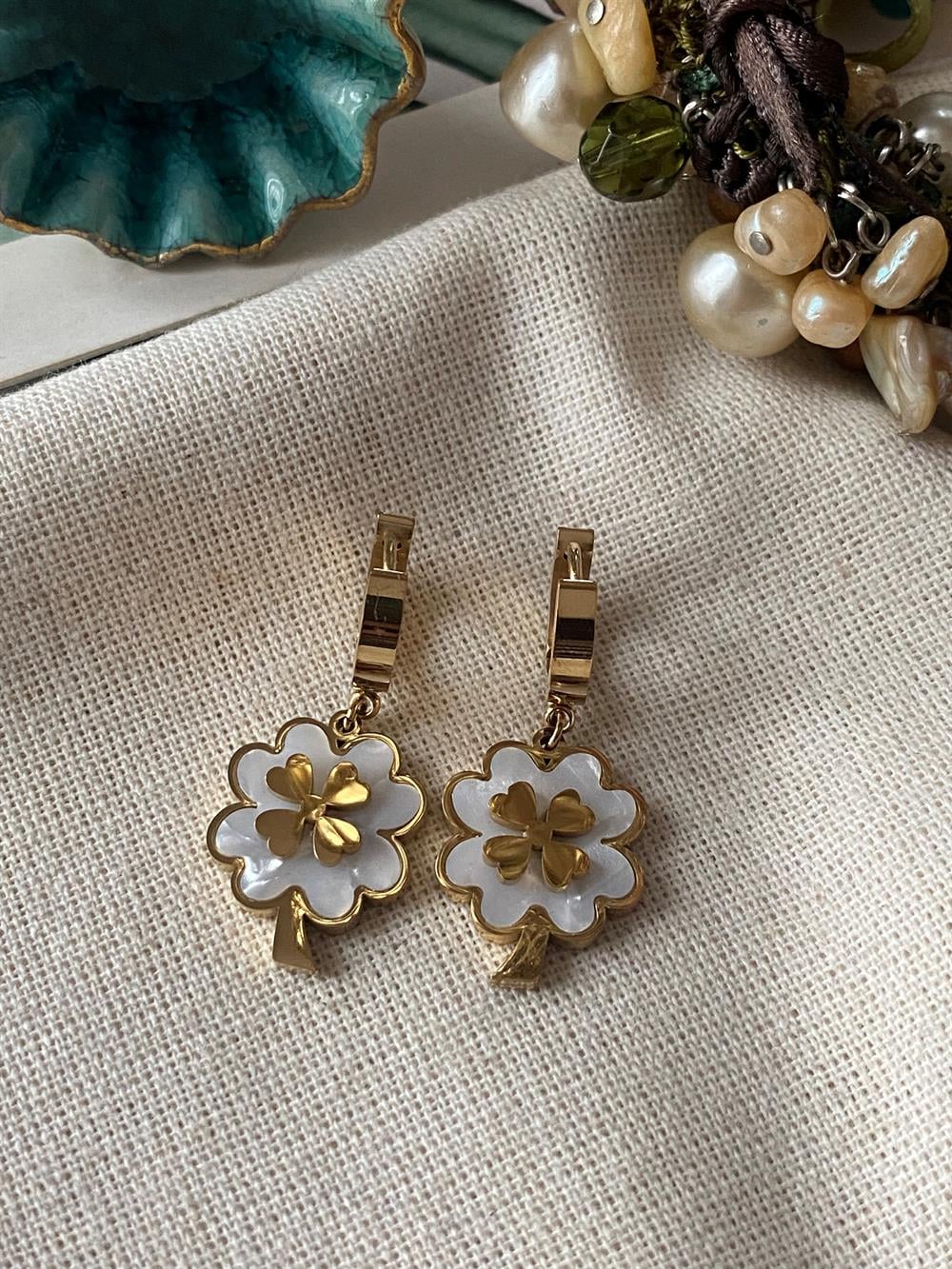 Çelik Sedefli Yonca Küpe