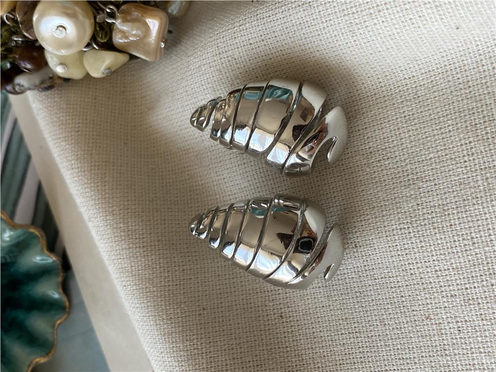 Çelik Silver Cut Bubble Comma Küpe