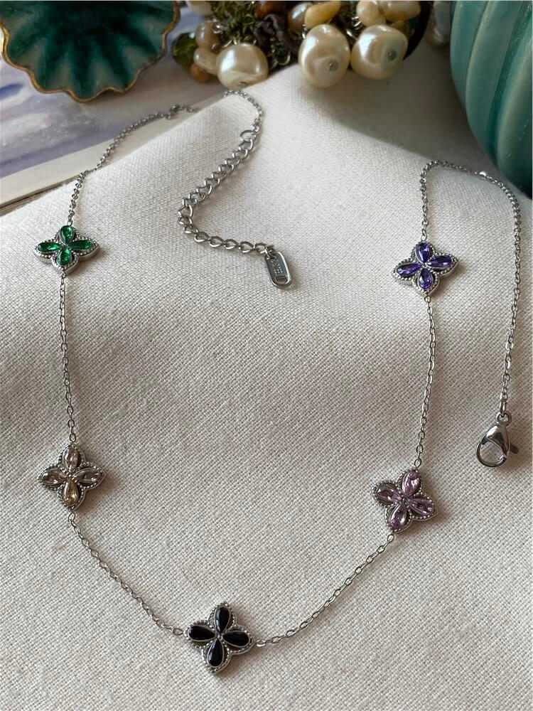 Çelik Silver Detaylı Renkli Taşlı Yonca Kolye