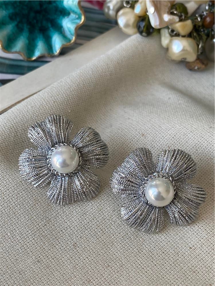 Çelik Silver İncili Çiçek Küpe