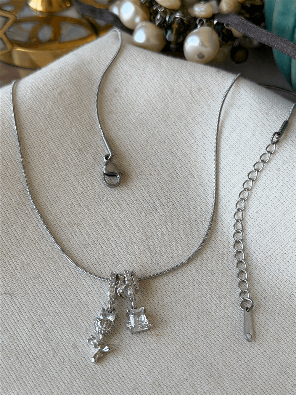 Çelik Silver Taşlı Çiçek Charmlı Kolye