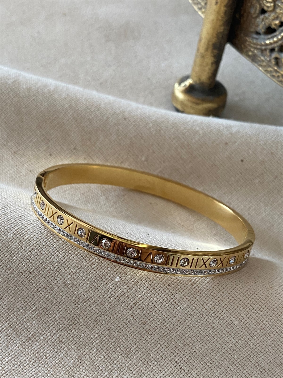Steel Row Stone Roman Gold Clamp