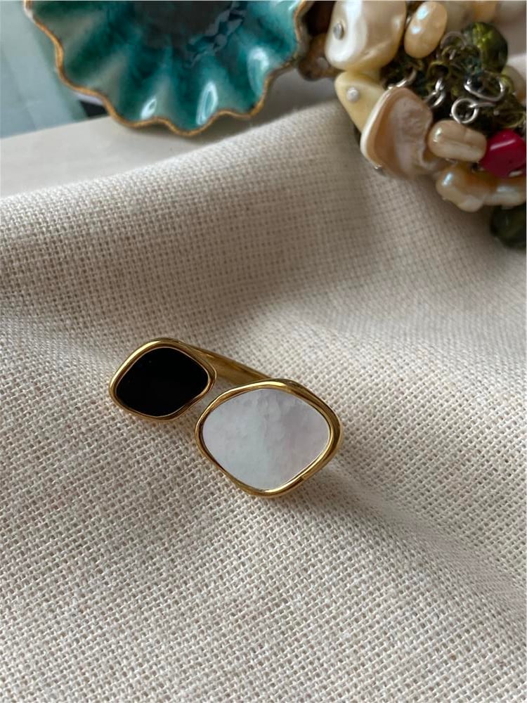 Çelik Siyah Beyaz Oval Yüzük