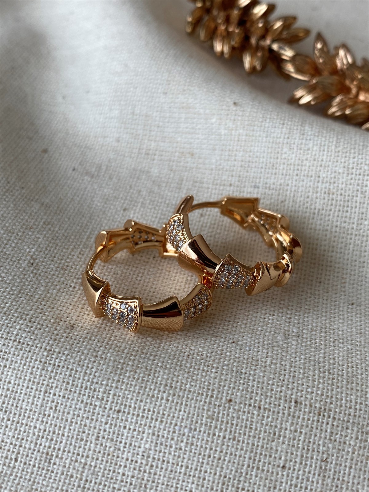 Çelik Snake Taşlı Küpe