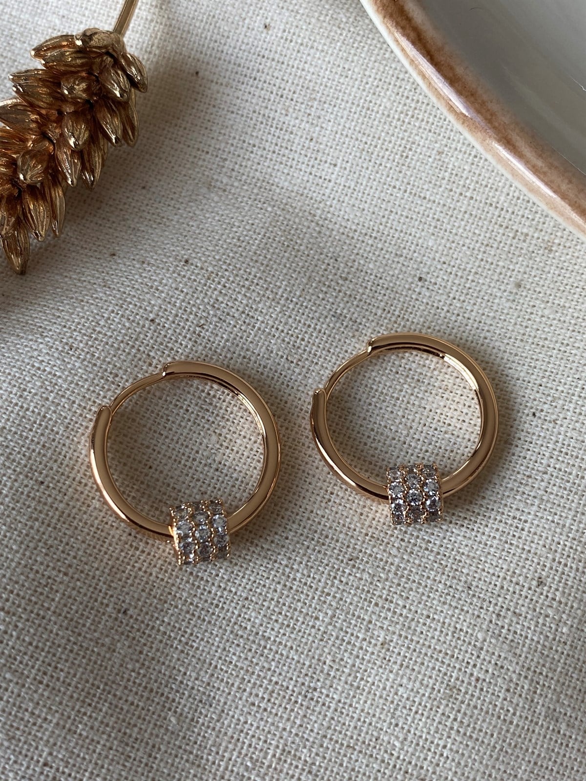 Çelik Taş Detaylı Halka Küpe