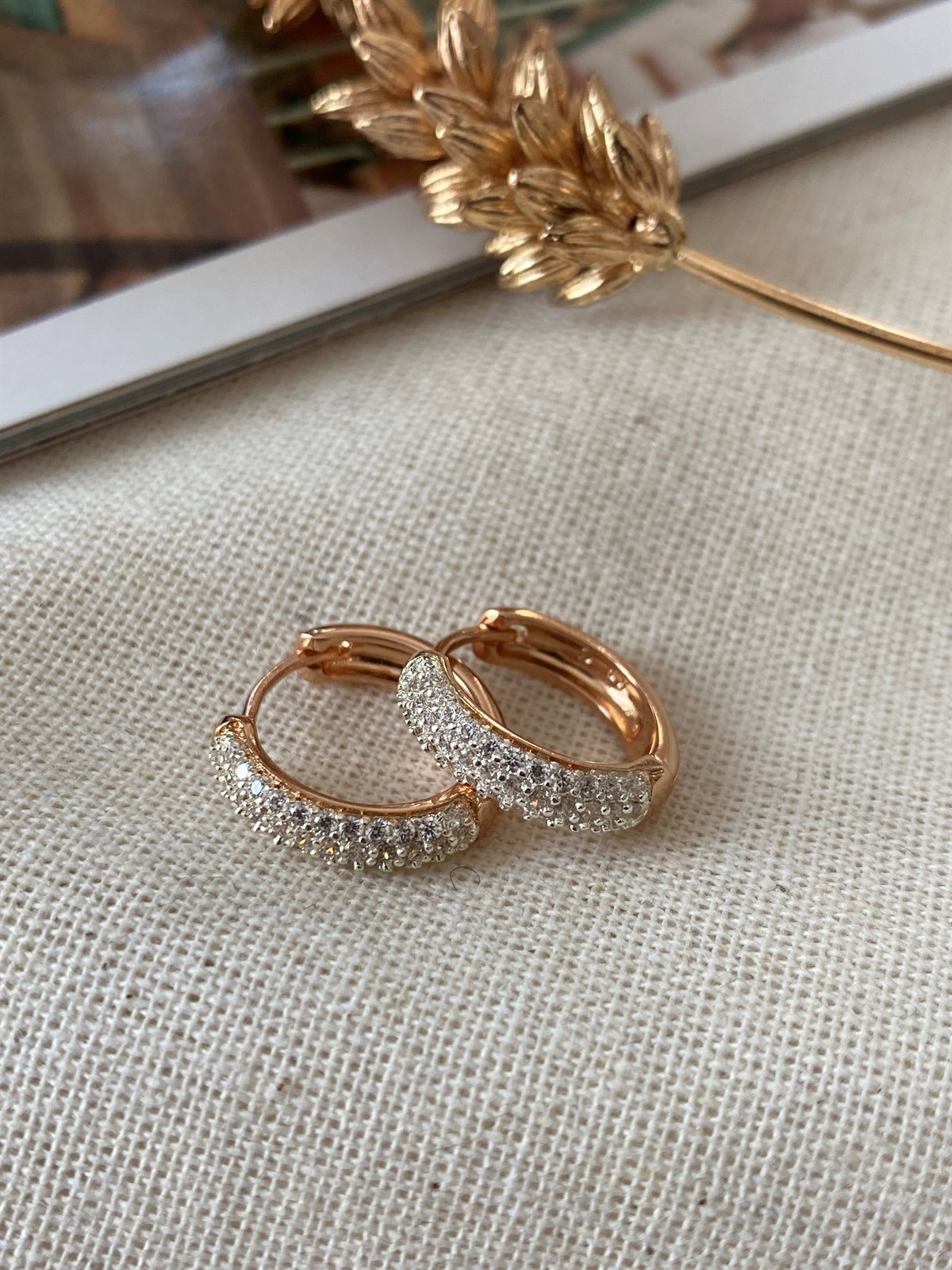 Çelik Taşlı Bombe Halka Küpe