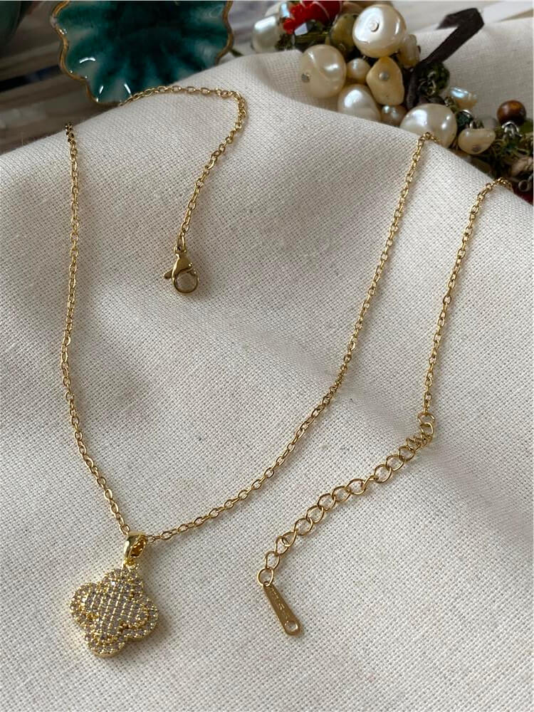 Çelik Taşlı Bombe Model Cleef Kolye