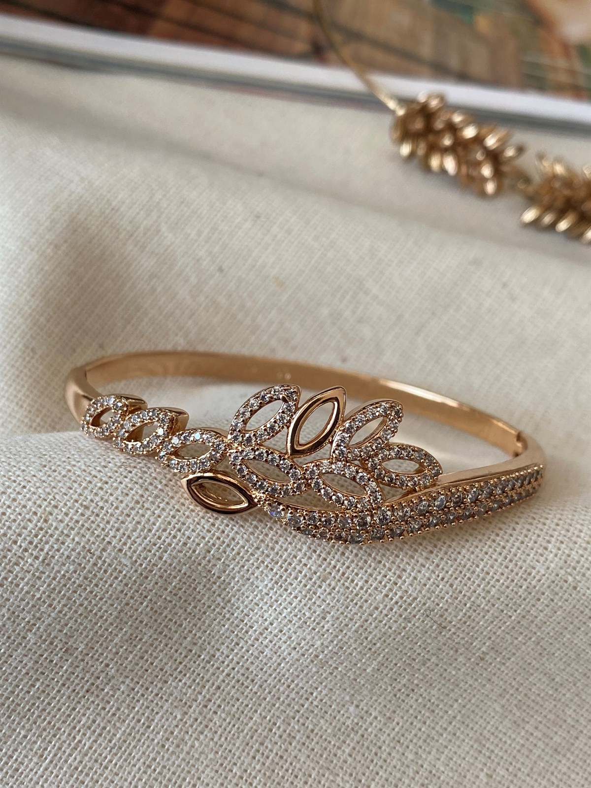 Çelik Taşlı Sarmaşık Kelepçe