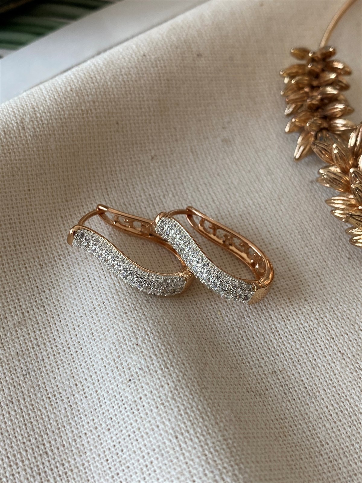 Çelik Taşlı Vase Küpe