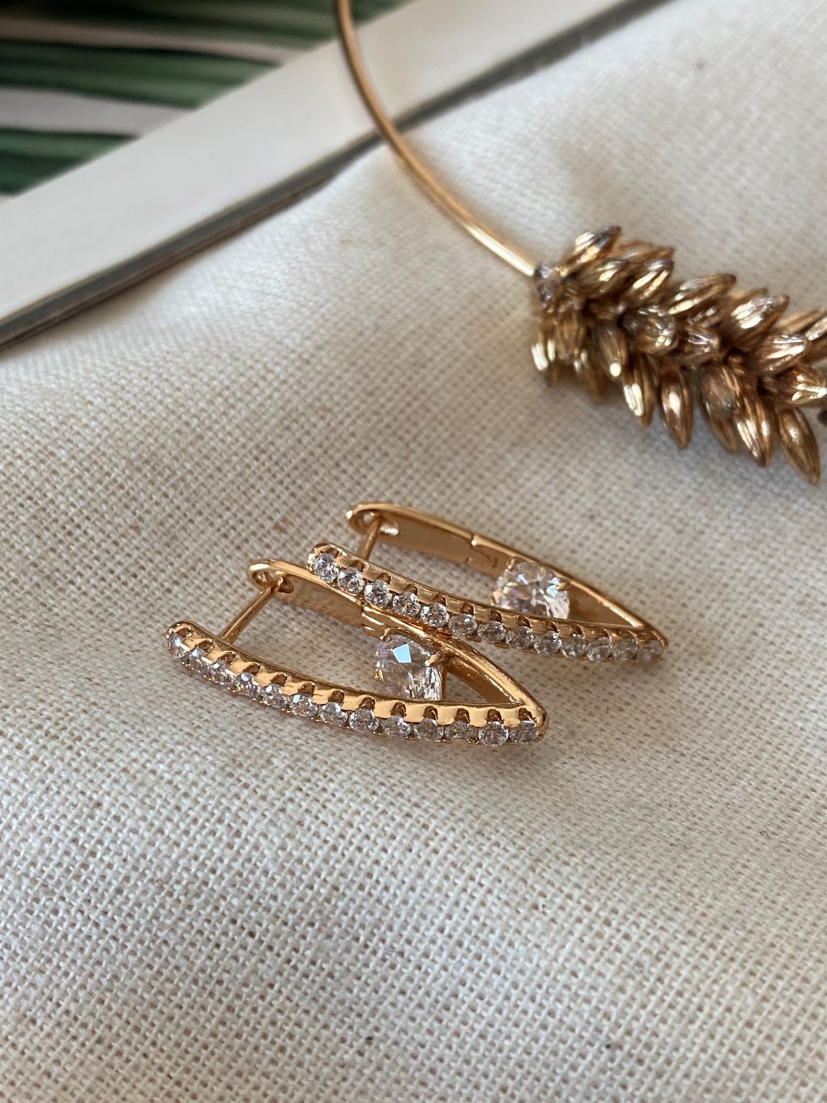 Çelik Tektaşlı Tasarım Küpe