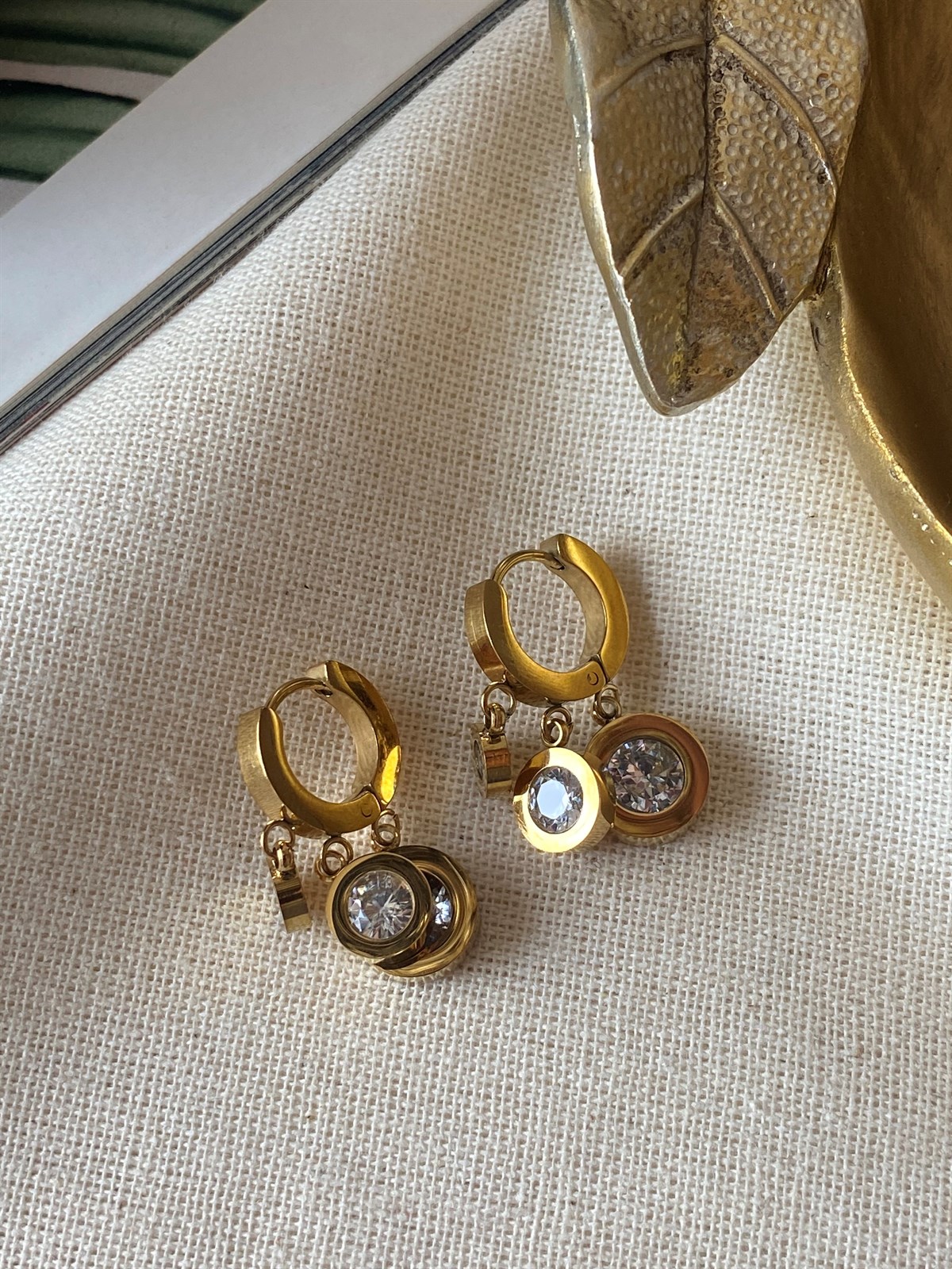 Çelik Üçlü Taşlı Küpe