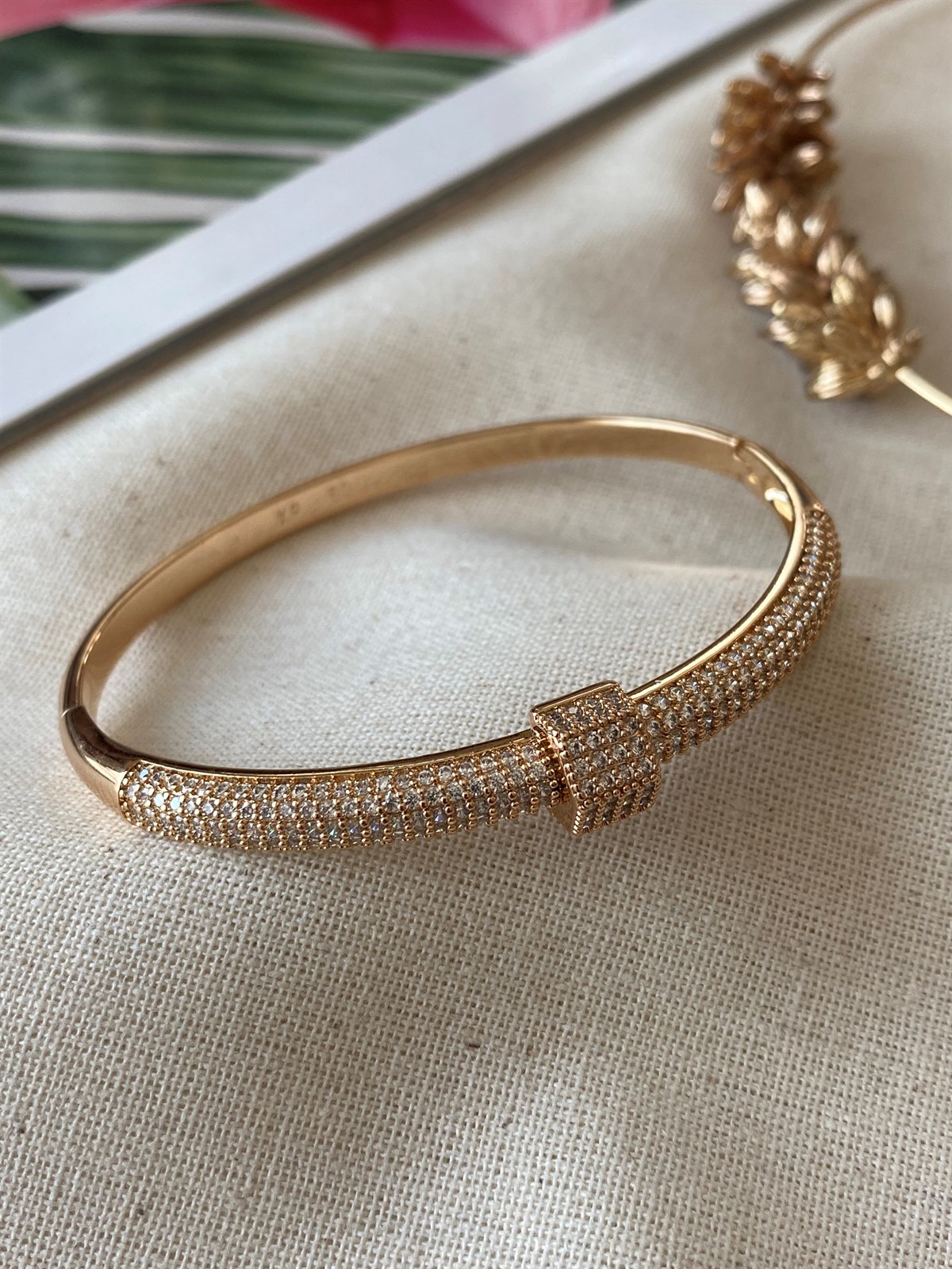 Çelik Xup Taşlı Kelepçe