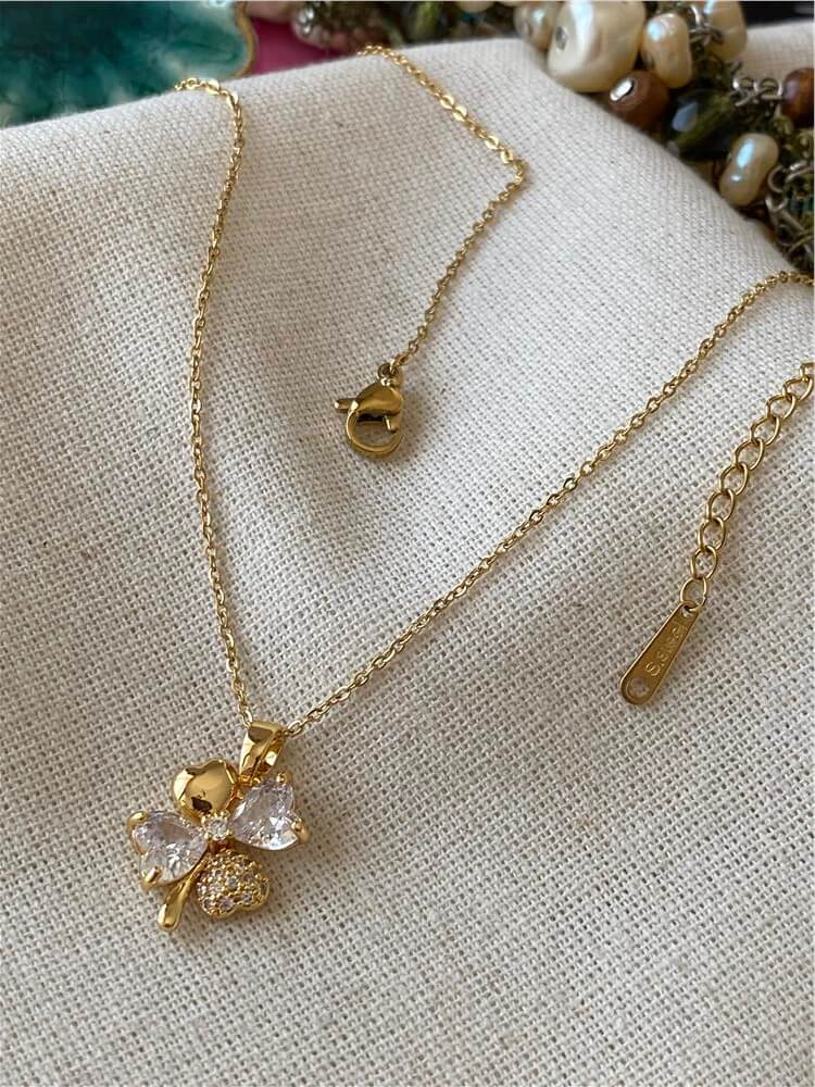 Çelik Zarif Yonca Kolye