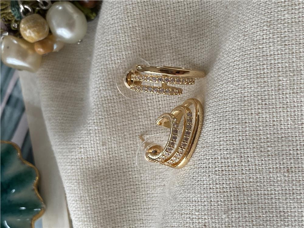 Çift Tarafı Taşlı Küpe