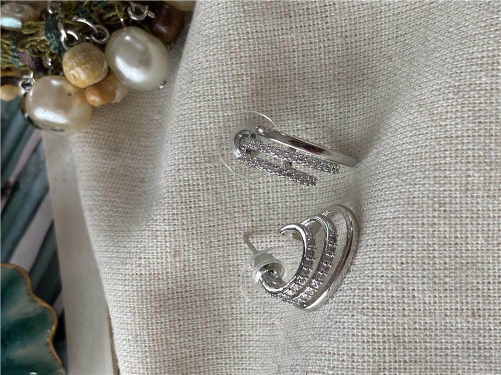 Çift Tarafı Taşlı Küpe