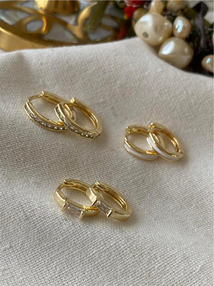 Çoklu 14K Taşlı Beyaz Mineli Mini Halka Küpe Seti