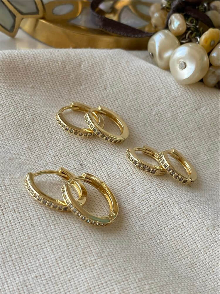 Çoklu 14K Taşlı İnce Halka Küpe Seti