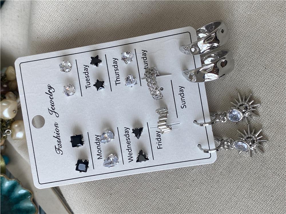Çoklu Silver Weekly Küpe Seti