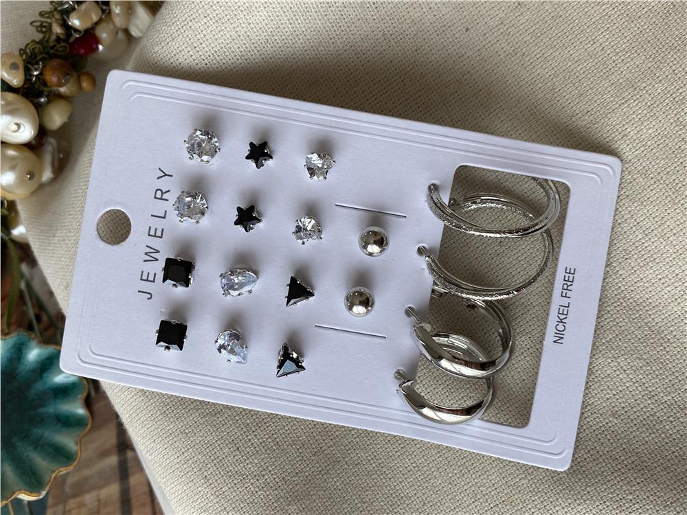 Çoklu Siyah Taşlı Silver Küpe Seti
