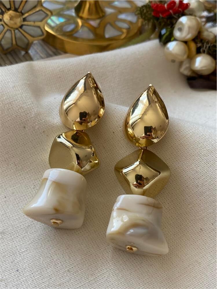 Damla Model Krem Taşlı Küpe