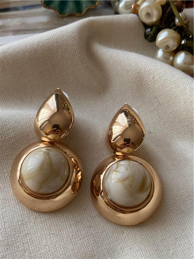 Damla Model Krem Taşlı Plaka Küpe