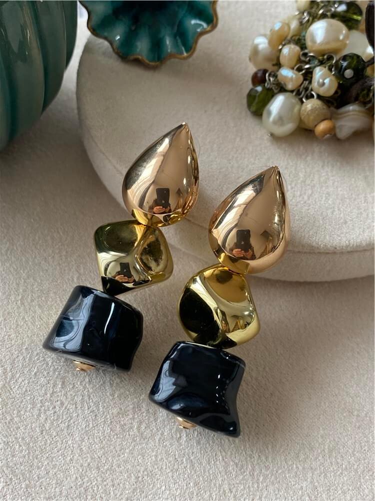 Damla Model Siyah Taş Detaylı Küpe