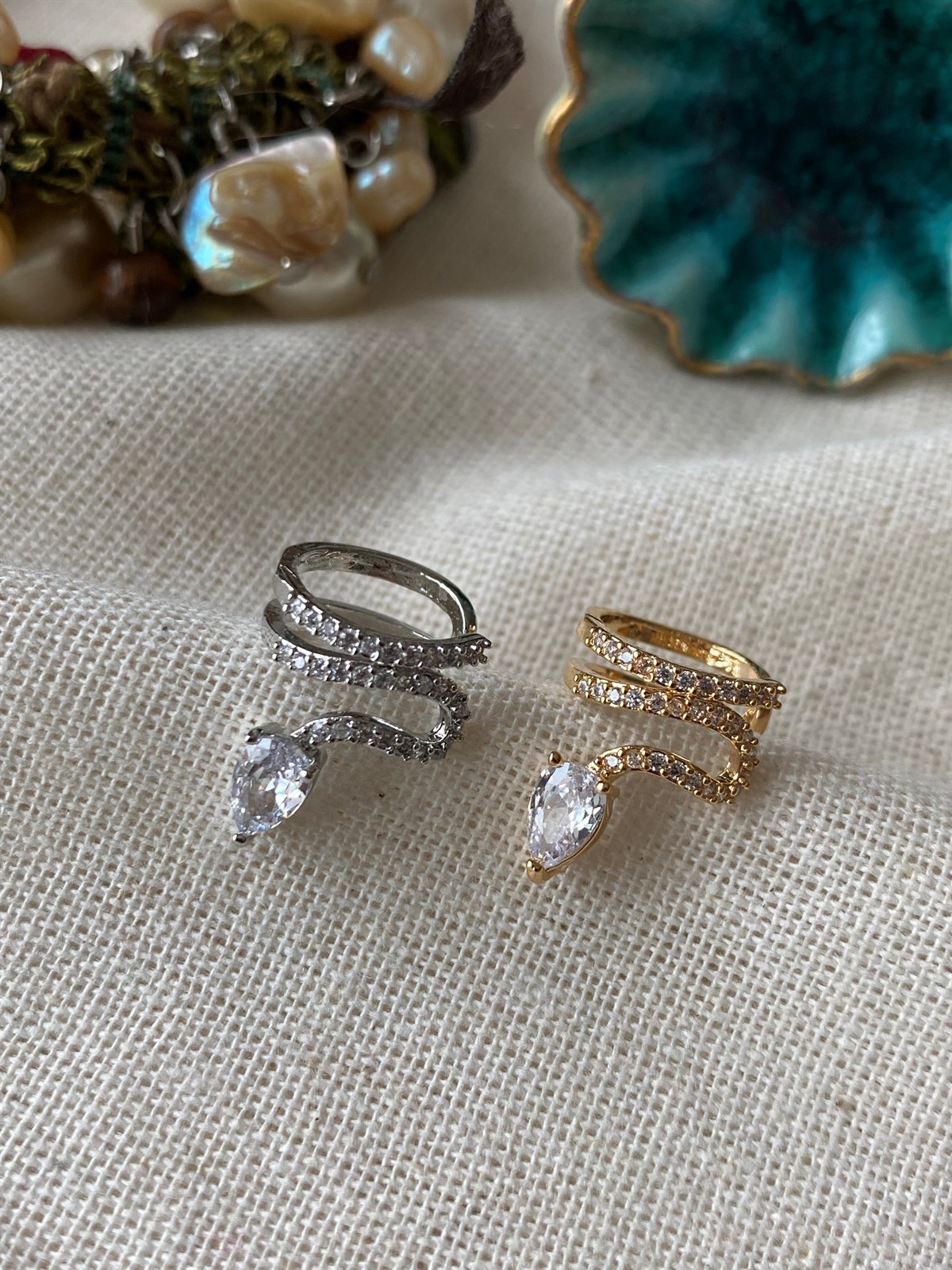 Damla Taş Snake Kıkırdak Küpe