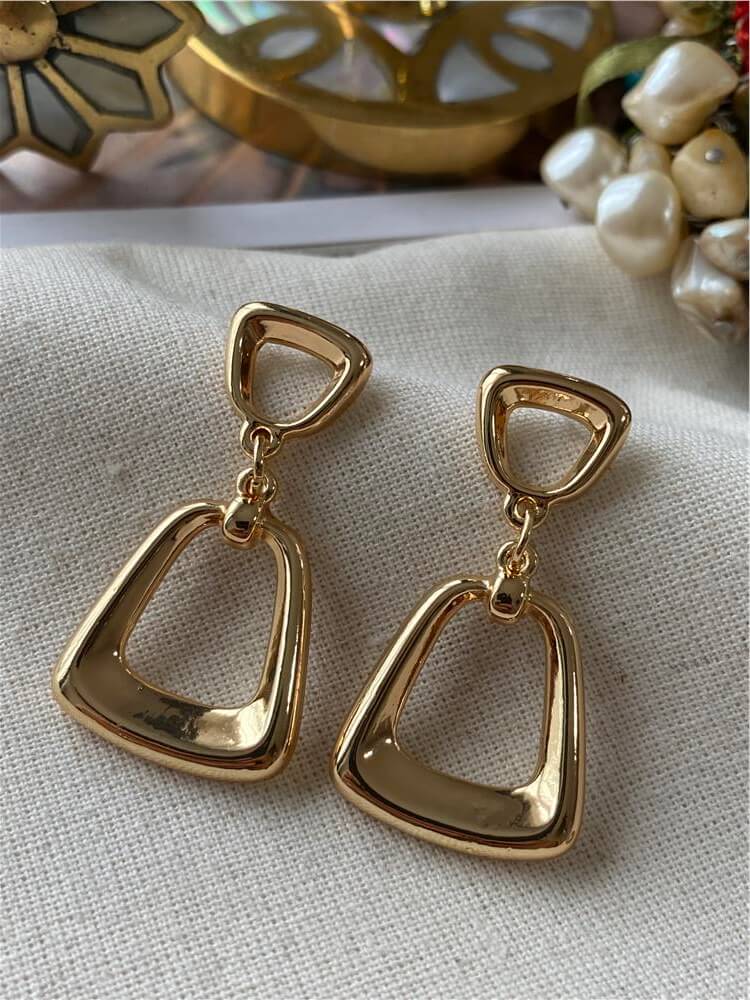 Gold Asimetrik Oval Küpe