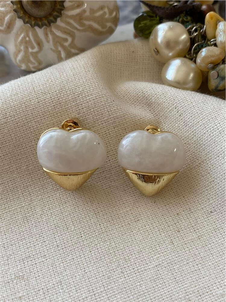 Gold Detaylı Beyaz Mineli Kalp Küpe