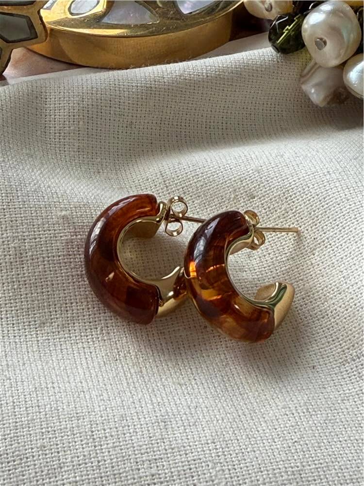 Gold Detaylı Kahverengi C Model Küpe