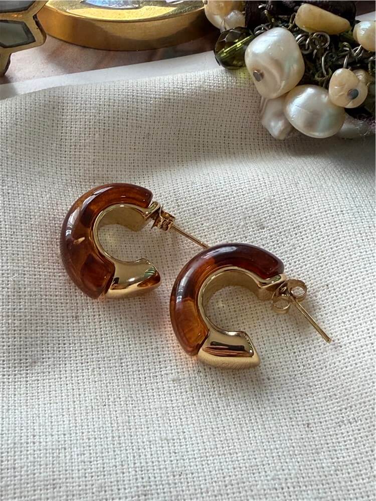 Gold Detaylı Kahverengi C Model Küpe