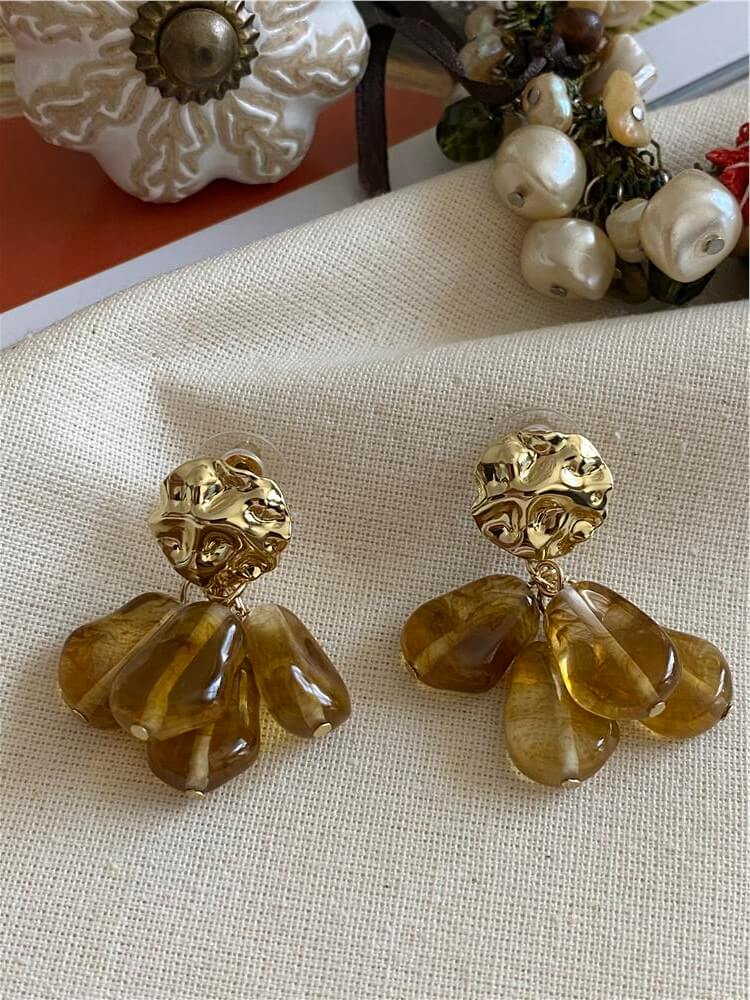 Gold Detaylı Kahverengi Taş Sallantılı Küpe