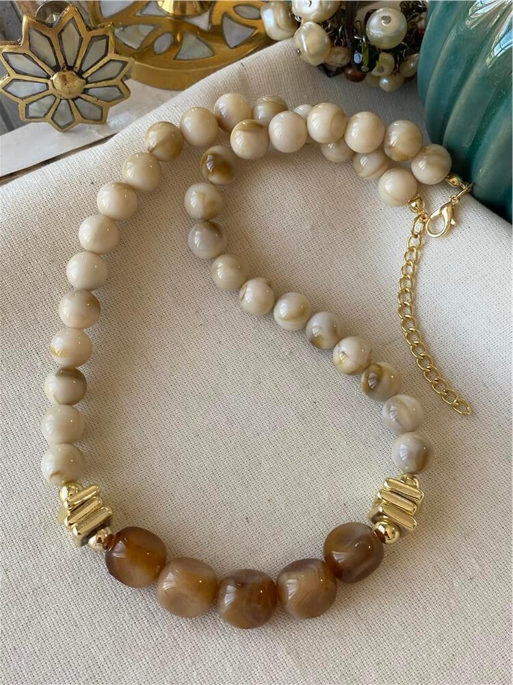 Gold Detaylı Krem Boncuk Kolye