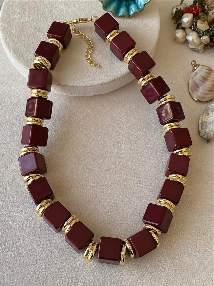 Gold Detaylı Küp Model Bordo Vintage Kolye